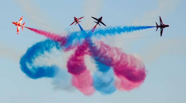Diary of a painting - Those Magnificent Men 2 red arrows high speed break